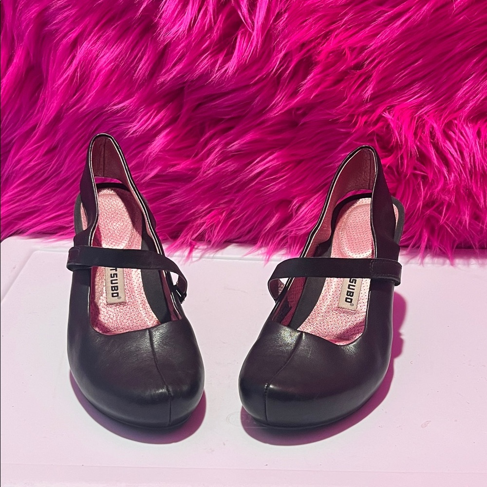 Tsubo Black Mary Jane Heels with Pink Insole